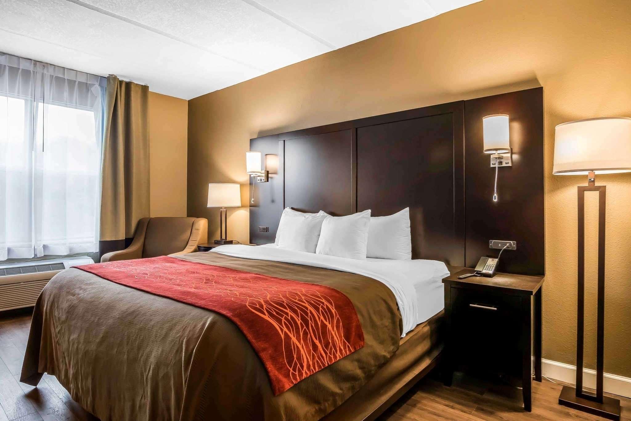 Comfort & Near Six Flags Hotel Lithia Springs