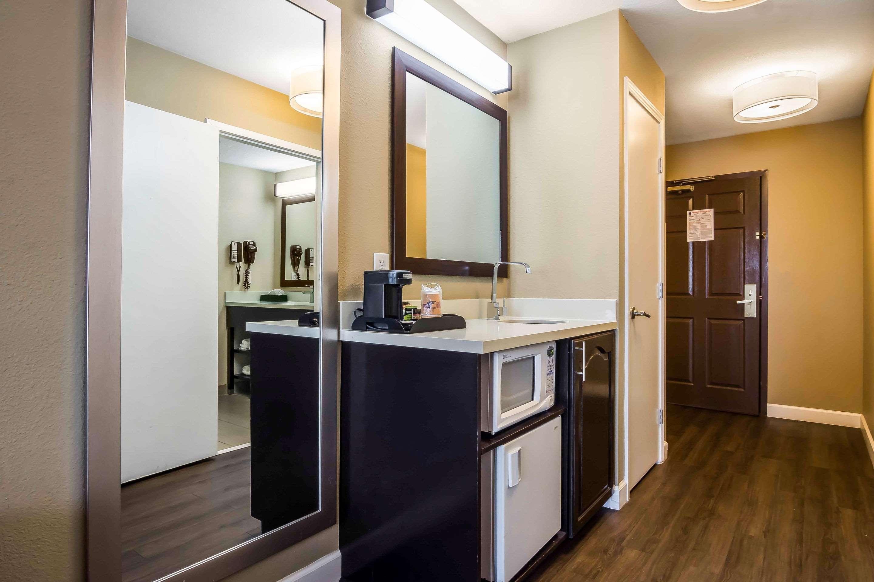 Comfort & Near Six Flags Hotel 2*