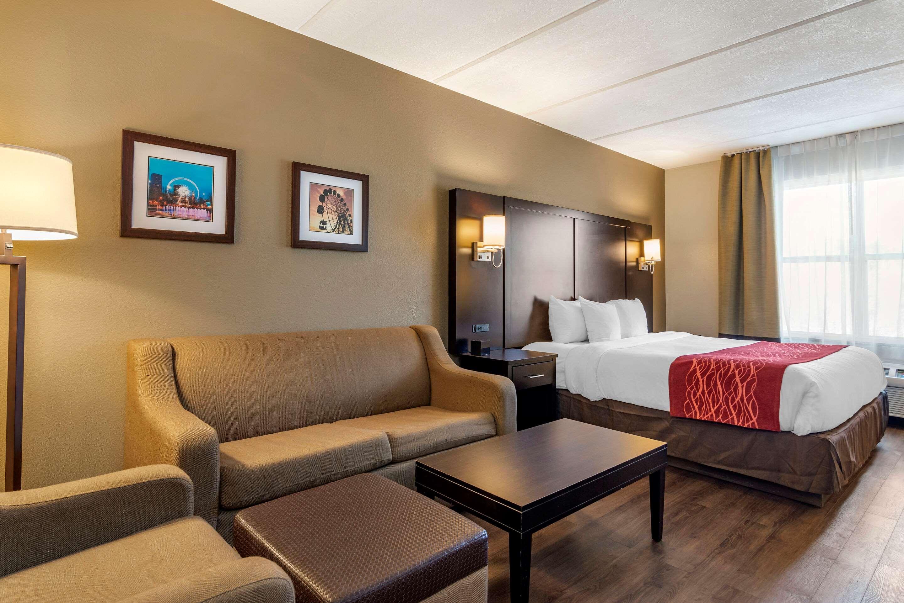 Hotel Comfort & Near Six Flags 2*