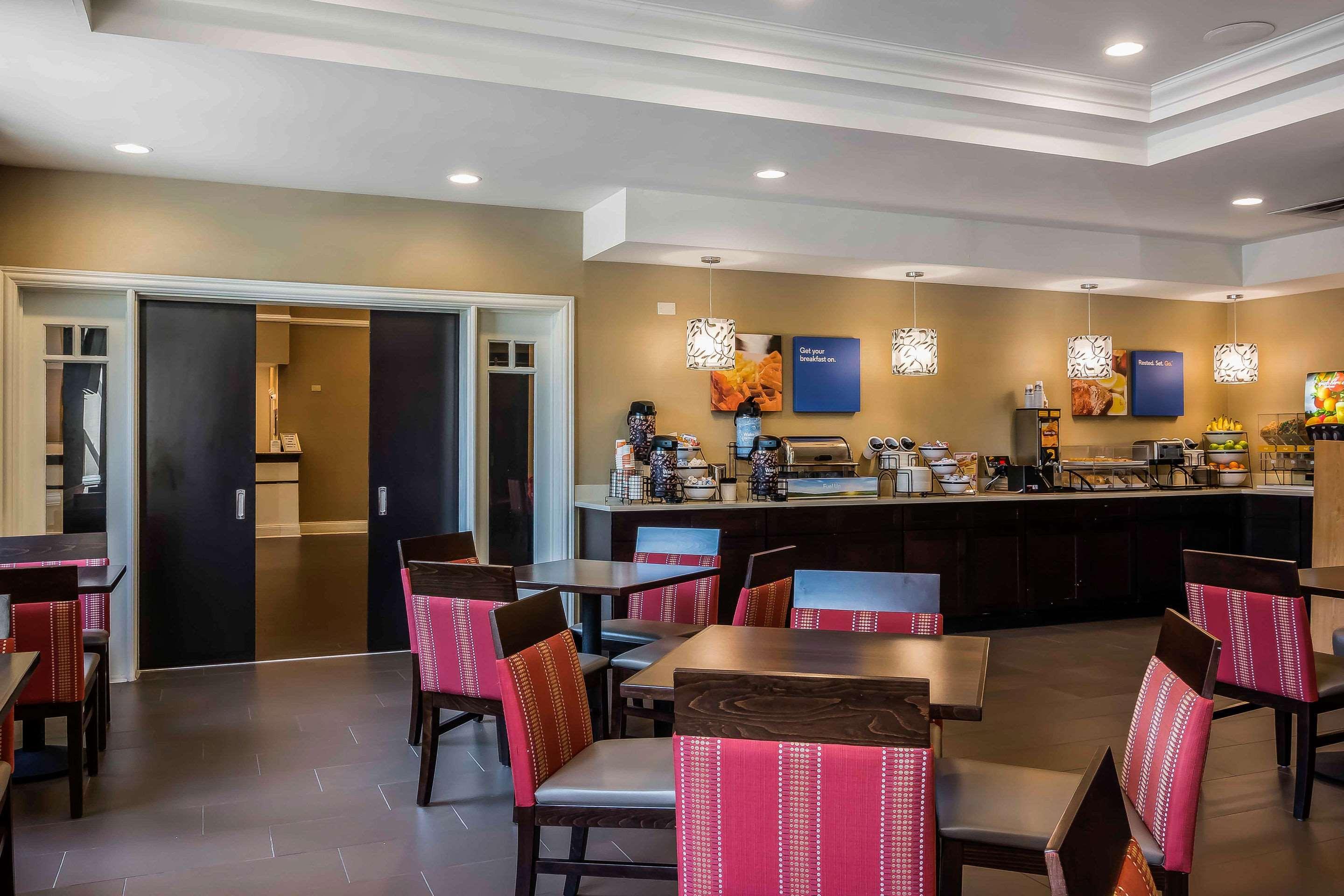 Hotel Comfort & Near Six Flags 2*