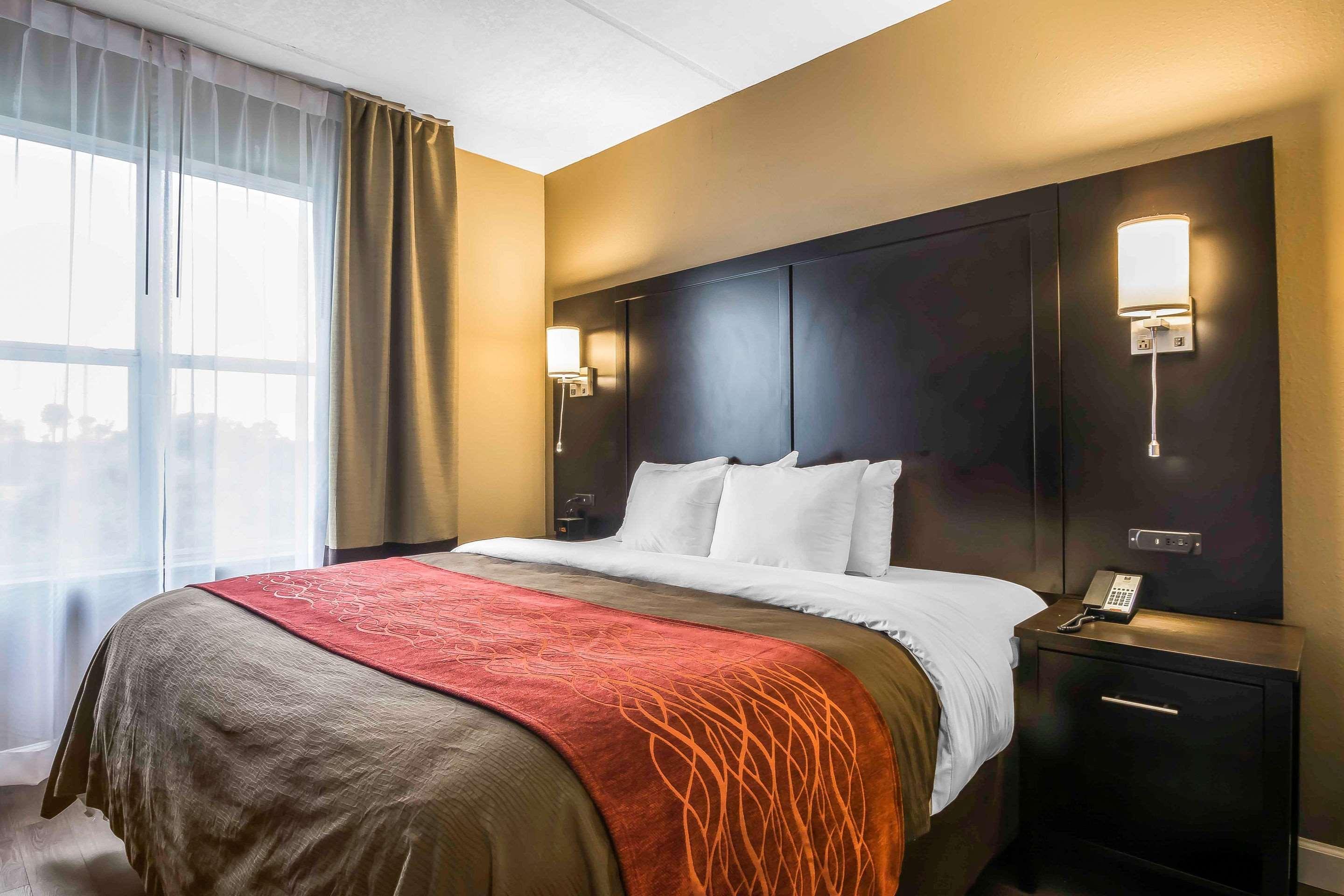 Hotel Comfort & Near Six Flags