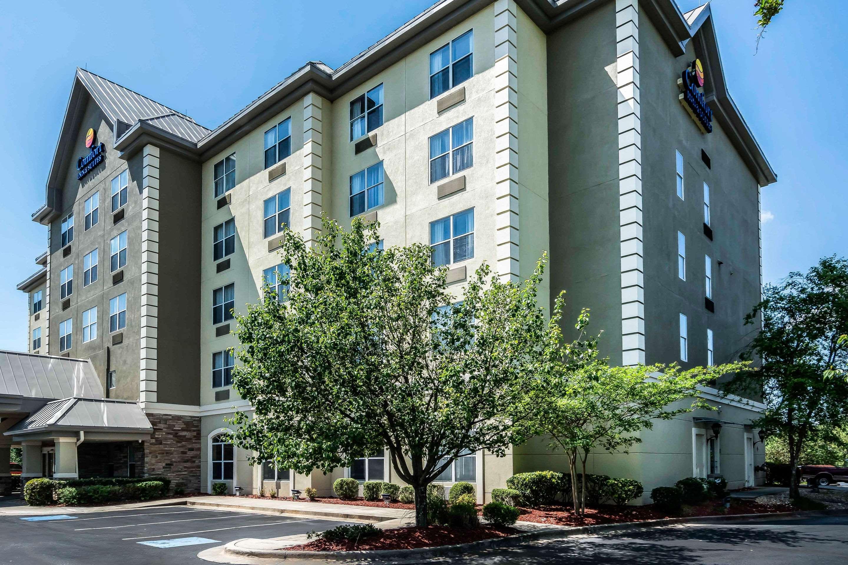 Hotel Comfort & Near Six Flags Lithia Springs