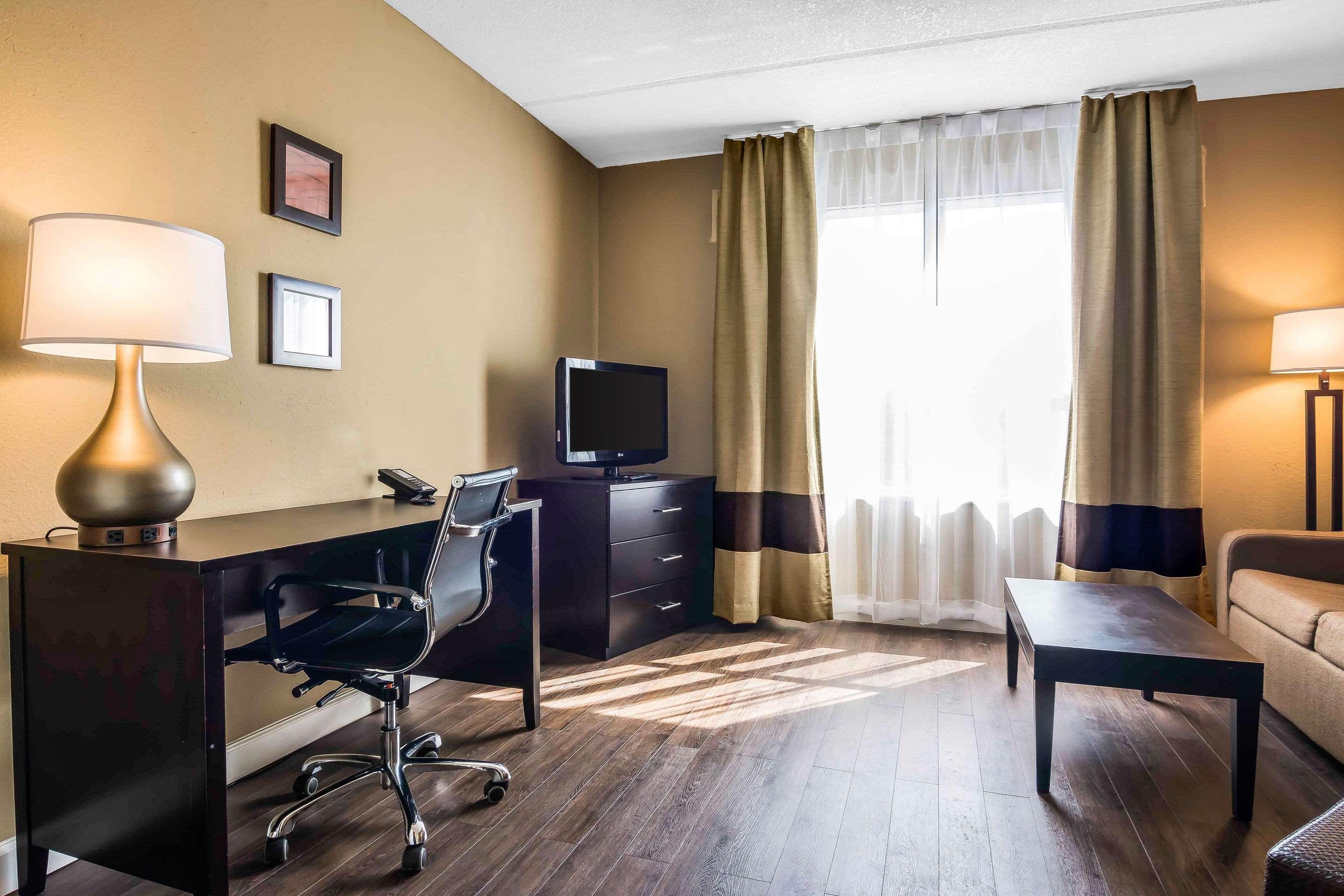 Comfort & Near Six Flags Hotel