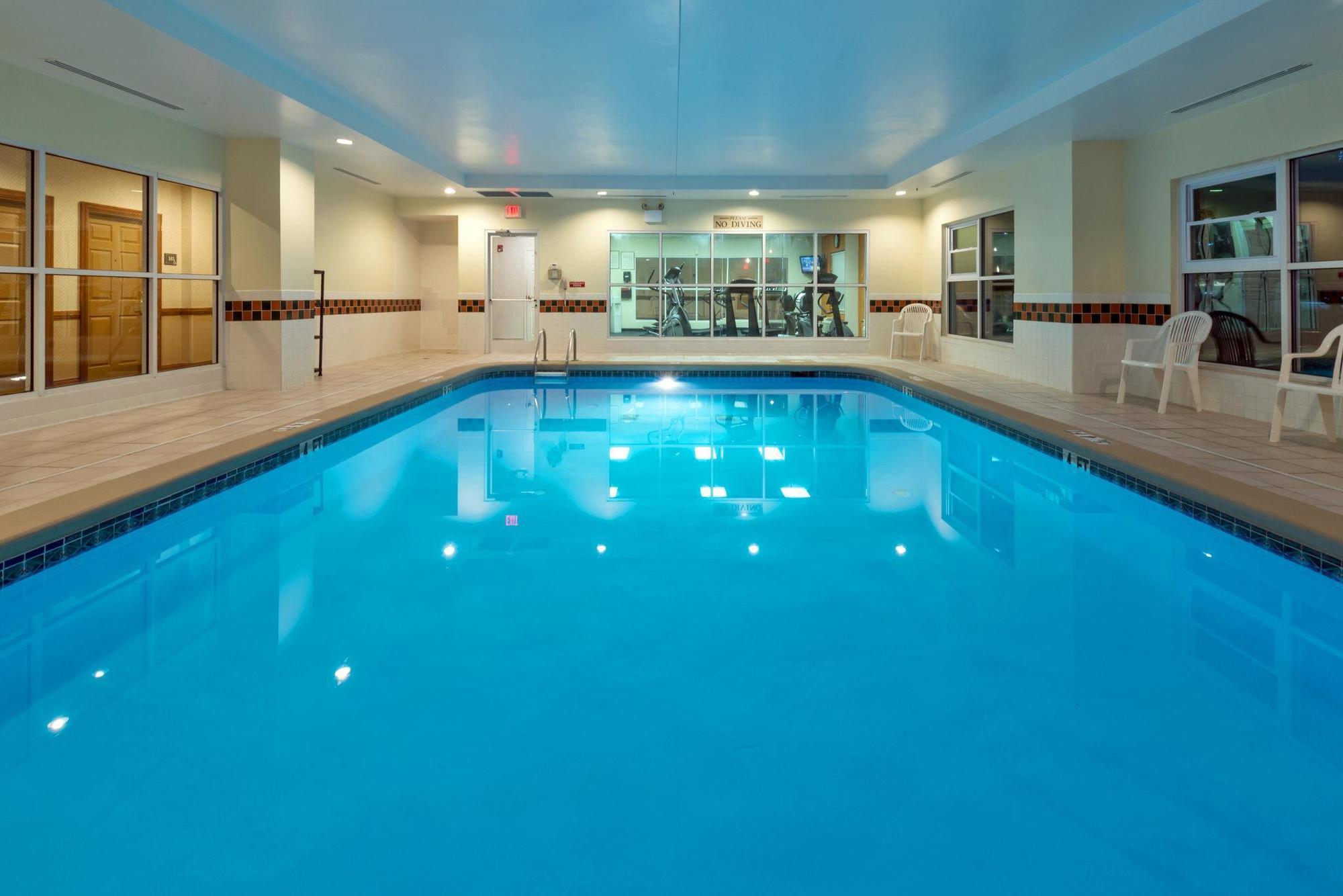 Hotel Comfort & Near Six Flags 2*