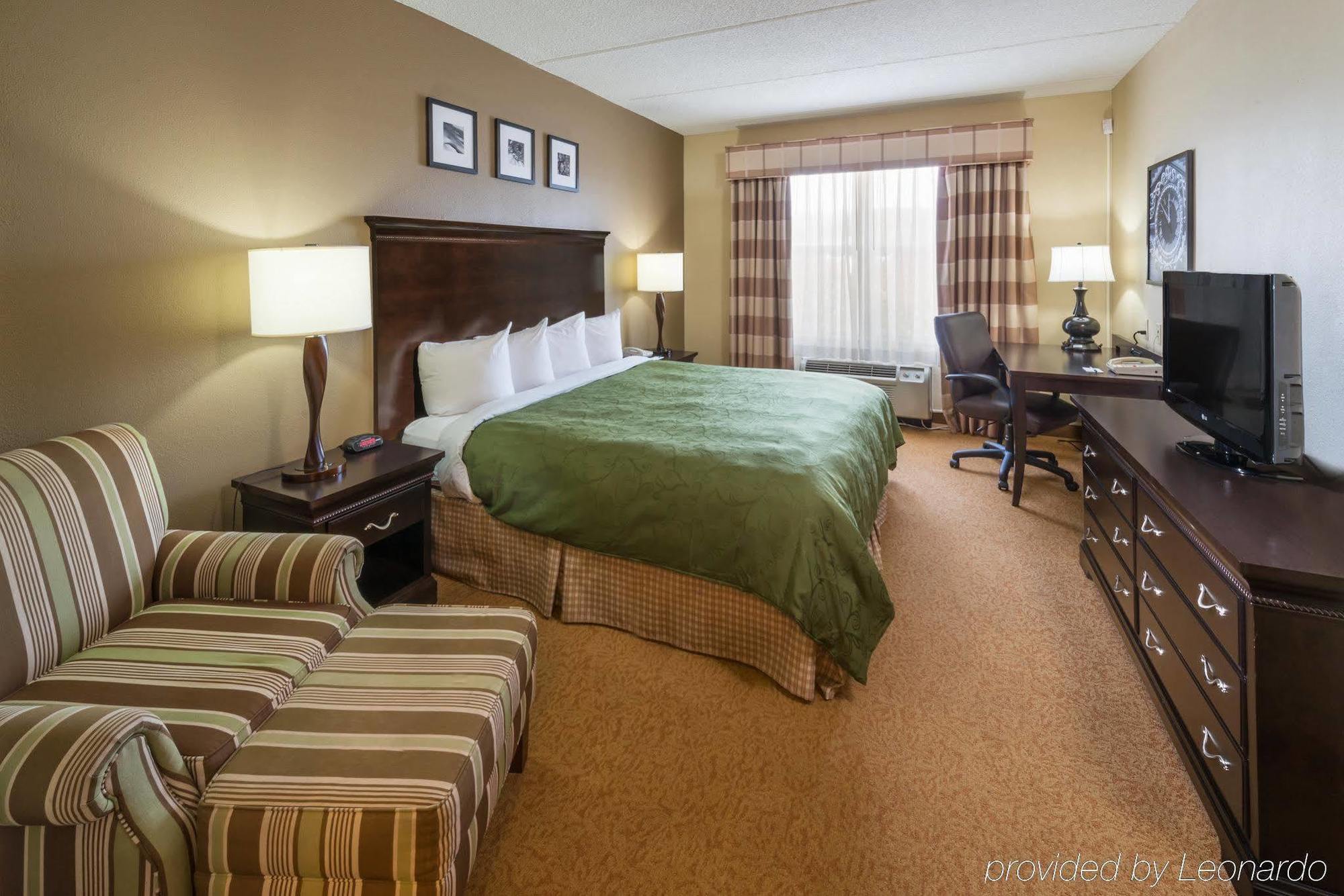 Comfort & Near Six Flags Hotel 2*