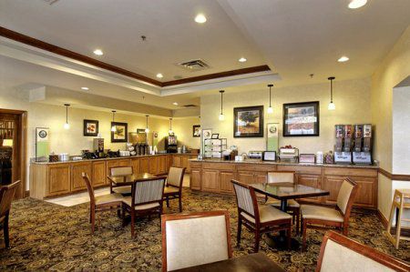 Hotel Comfort & Near Six Flags